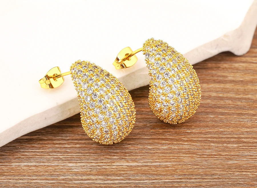 Glossy Waterdrop Zircon Earrings – Lightweight Chunky Gold or Silver Hoops with Hollow Design for Trendy Women’s Fashion Jewelry Looks